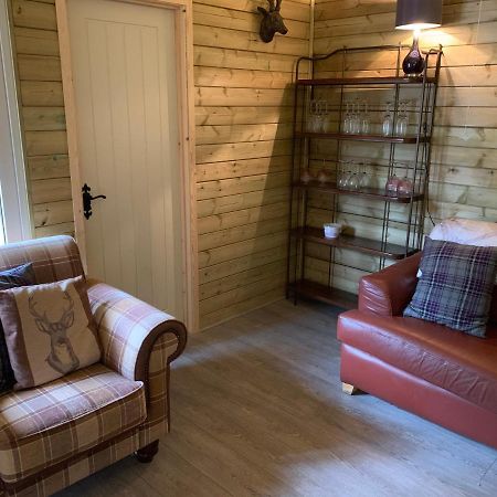 Bedrock Lodge Winterbourne Exterior photo