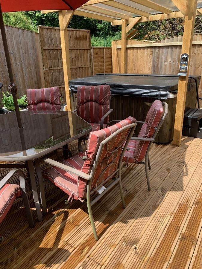 Bedrock Lodge Winterbourne Exterior photo
