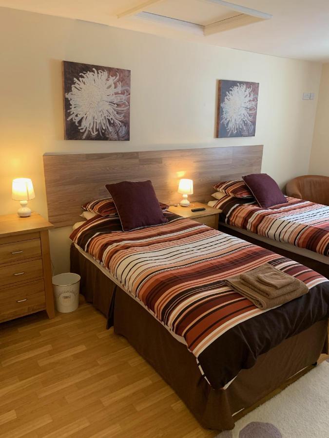Bedrock Lodge Winterbourne Exterior photo