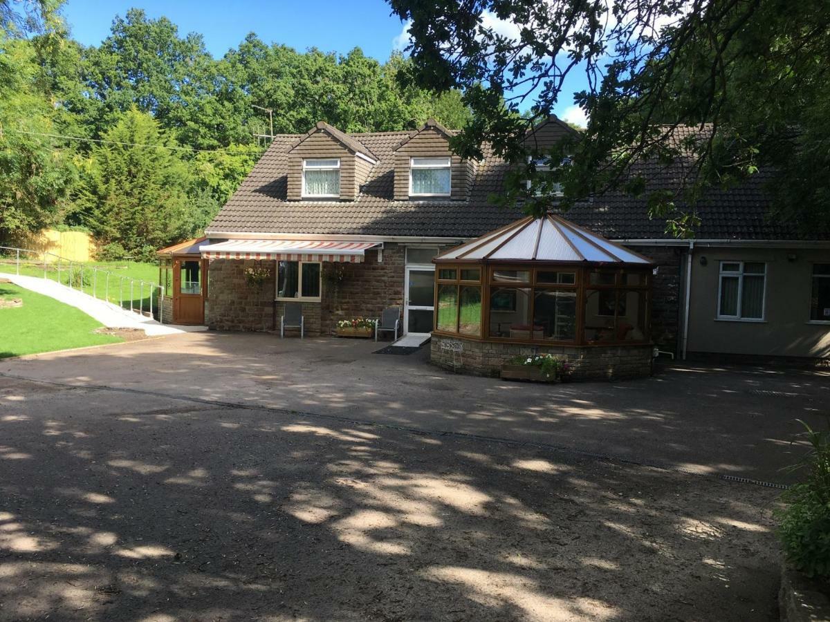Bedrock Lodge Winterbourne Exterior photo