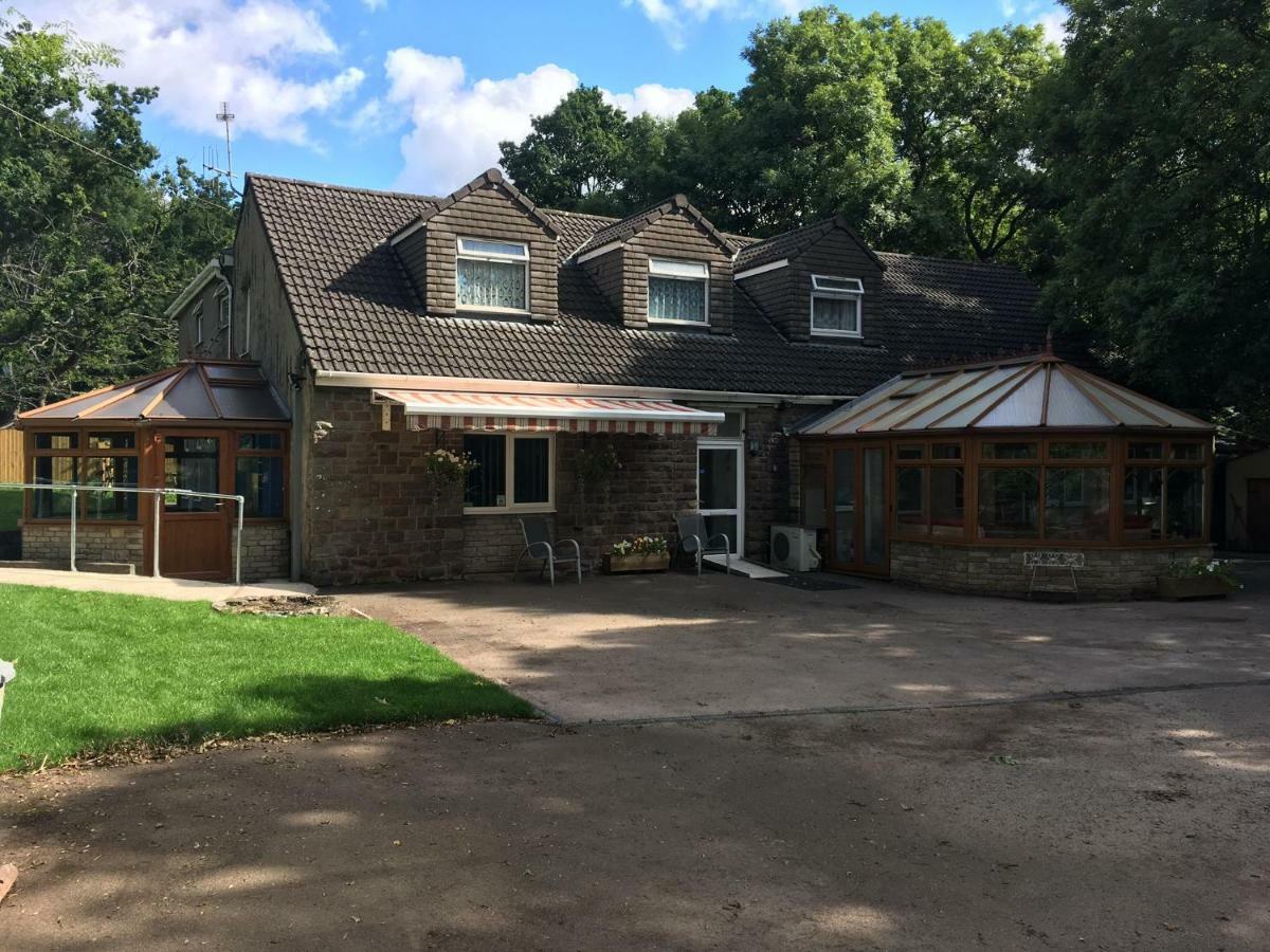 Bedrock Lodge Winterbourne Exterior photo